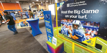 수퍼보울을 맞아 대형 TV 할인 행사를 진행하고 있는 LA 라브레아 베스트바이 매장. 김상진 기자