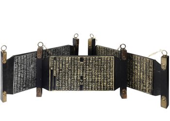 조선 후기 유학자와 항일 의병장의 문집 책판이 미국으로 건너간 지 50여년 만에 고국 품으로 돌아온다. 국가유산청과 국외소재문화유산재단은 미국 워싱턴DC 주미대한제국공사관에서 '척암선생문집'·'송자대전'·'번암집' 책판 3점을 기증받았다고 9일 밝혔다. 책판은 서적을 간행하기 위해 나무판에 글씨를 뒤집어 새긴 나무 판이다. 사진은 기증받은 조선 후기 문집 책판. 사진 국가유산청