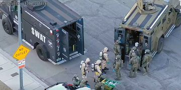 SWAT 대원들이 불법 바이오 실험실로 추정되는 한 주택을 급습하고 있다. [라스베이거스경찰국 제공]