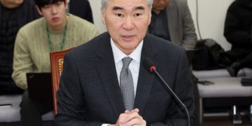 성김 현대자동차그룹 사장이 24일 국회에서 열린 국민의힘 대미투자특별법안 관련 경제계 조찬간담회에서 인사말을 하고 있다. 연합뉴스