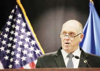 ‘국경 차르’ 톰 호먼은 12일 미니애폴리스에서 기자회견을 열어 대규모 이민단속 작전을 종료한다고 발표했다. [로이터]