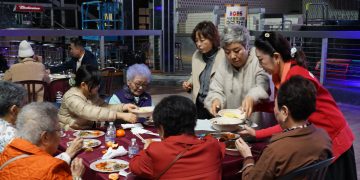 17일 둘루스 콜로세움에서 열린 한인회 설맞이 떡국 나눔 잔치. 장채원 기자