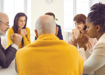 종교 공동체 안의 교류가 줄어든 것이 현대인들의 외로움이 증가한 원인의 하나라는 하버드대의 분석이 나왔다.