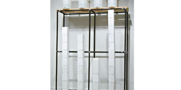 무너진 대형 설치물인 위대함의 염도. [한화문화재단 제공]