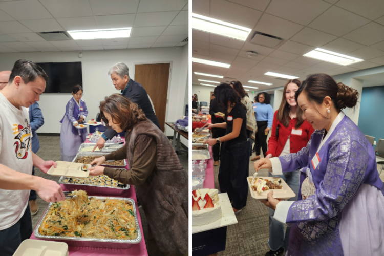 설맞이 행사 참석자들이 한식을 접시에 담고 있다.