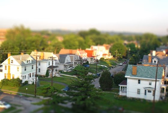 치솟는 월세, 모기지 금리, 높은 주택가격 때문에 부모와 동거하며 주택 자금을 마련하는 게 요즘 추세다. 픽사베이