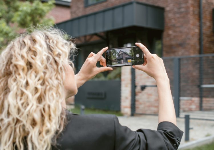 올해부터 부동산 매물 사진을 인공지능 등을 이용해 바꿨을 경우 이를 알려야 한다.