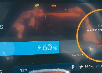 아이오닉5 차량 충전 중 ICCU 문제로 의심되는 오류가 발생한 모습. [유튜브 캡처]