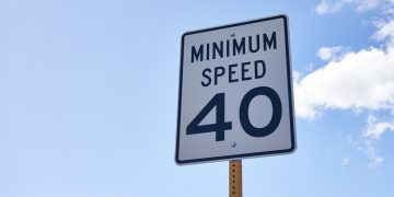 조지아주에서 고속도로의 최저 제한속도를 50mph로 올리는 법안이 주 의회에 상정됐다.  [출처 셔터스톡]