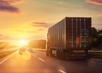 국내에서 가장 위험한 직업은 트럭 운전기사인 것으로 나타났다. [출처 셔터스톡]