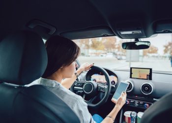 보험사들이 제조사로부터 차량 운전 정보를 취득해 사용하고 있는 것으로 나타났다.  [출처 셔터스톡]