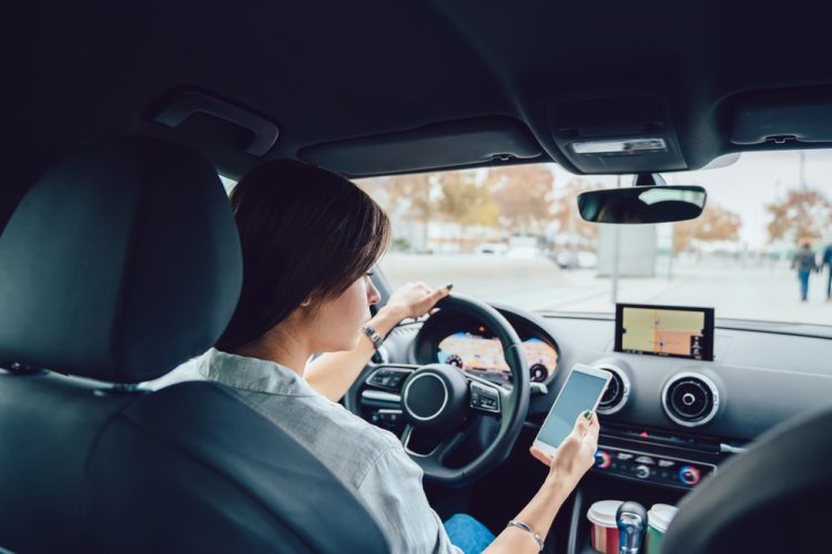 보험사들이 제조사로부터 차량 운전 정보를 취득해 사용하고 있는 것으로 나타났다.  [출처 셔터스톡]