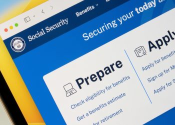 사회보장국(SSA)이 직접 해외 출입국 기록을 확인할 수 있게 되면서 파장이 일고 있다. [출처 셔터스톡]