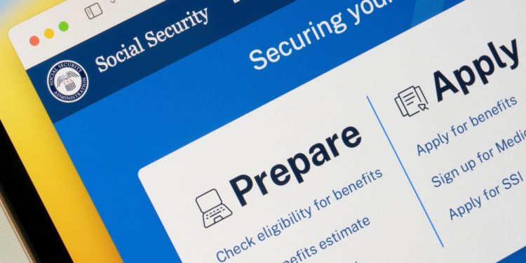 사회보장국(SSA)이 직접 해외 출입국 기록을 확인할 수 있게 되면서 파장이 일고 있다. [출처 셔터스톡]