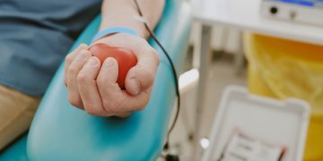 헌혈로 평균 400달러 추가 소득을 올릴 수 있는 것으로 파악됐다. [출처 셔터스톡]