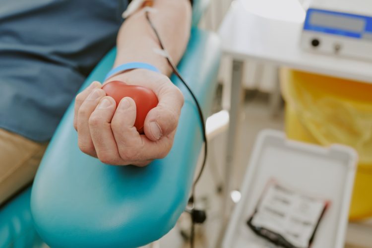 헌혈로 평균 400달러 추가 소득을 올릴 수 있는 것으로 파악됐다. [출처 셔터스톡]