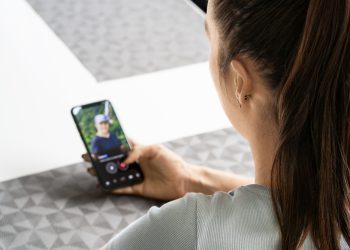 ‘로맨스 스캠’ 피해가 급증하고 있는 것으로 파악됐다. [출처 셔터스톡]