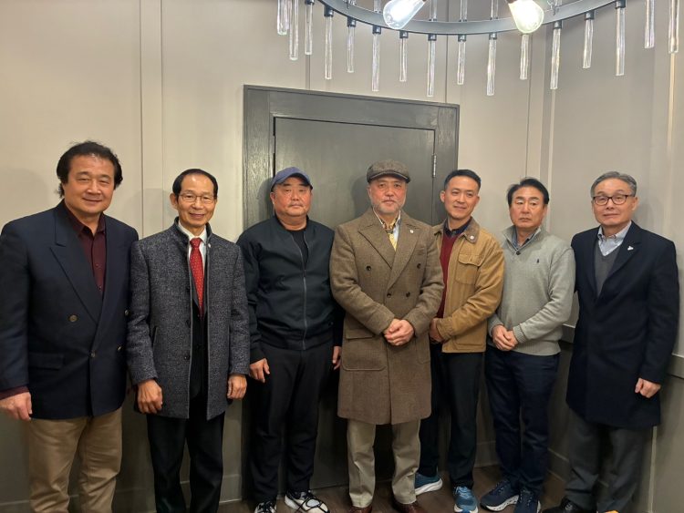 5일 박승범 회장을 비로한 미동남부장애인체육회 임원들이 거북이 마라톤 홍보를 위해 한자리에 모였다.