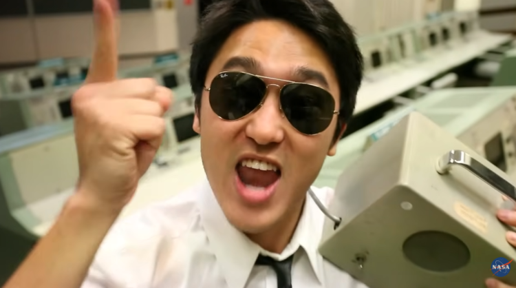 13년 전 나사 유튜브 채널에 올라온 강남스타일 패러디 영상 속 에릭 심씨.