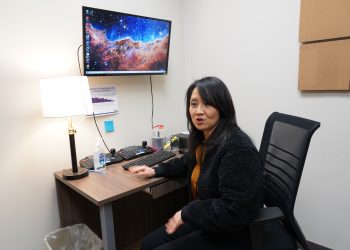 헬렌 차 변호사가 형사가 원격으로 피해자 면담을 참관하는 뷰잉룸을 소개하고 있다. 장채원 기자