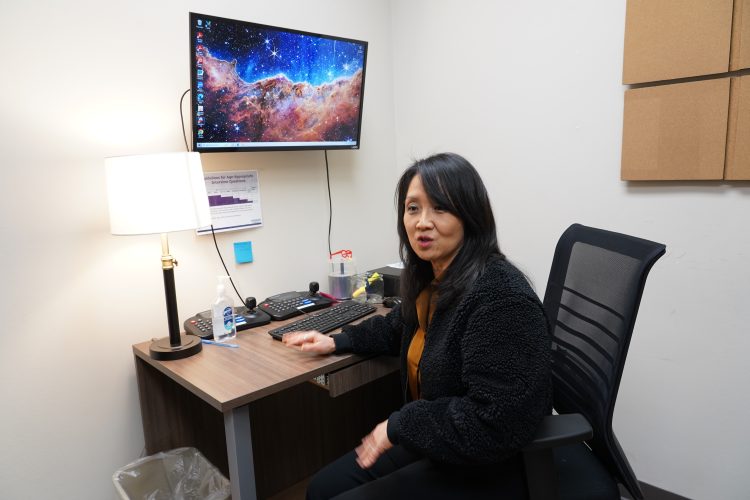 헬렌 차 변호사가 형사가 원격으로 피해자 면담을 참관하는 뷰잉룸을 소개하고 있다. 장채원 기자