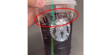 미국 캘리포니아의 한 스타벅스 매장에서 한국인 손님의 컵에 적힌 ‘yellow’. 사진 SNS 캡처