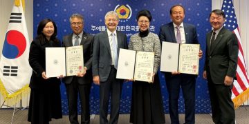 (왼쪽부터) 백현미 간사, 조창원 위원, 이준호 총영사, 이은자, 송승철 위원, 이경철 애틀랜타협의회장.