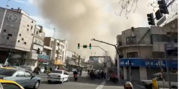 28일(현지시간) 이스라엘의 공격으로 연기가 피어오르는 이란 테헤란 모습 [로이터]