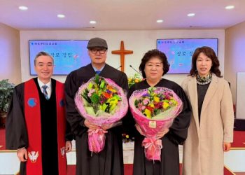 (왼쪽부터) 김종민 담임목사, 정보문 명예장로, 김계화 장로, 김제니 사모.