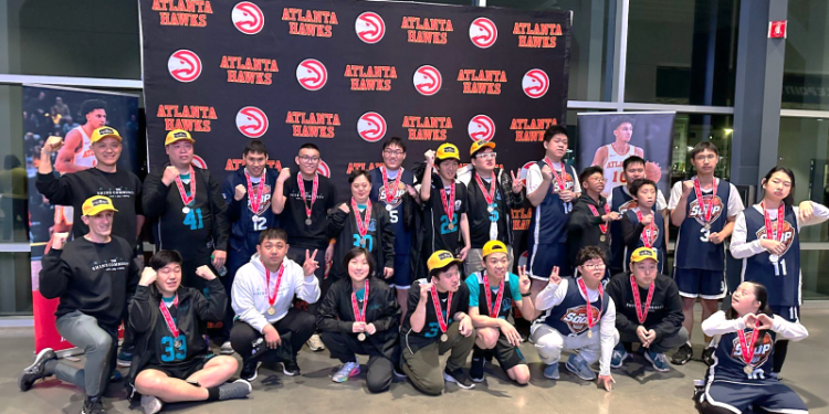 샤인커뮤니티와 더 숲 소속 선수들이 대회를 마친 뒤 함께 기념사진을 찍었다.