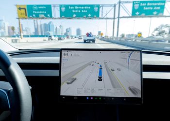 테슬라 오토파일럿 [로이터]