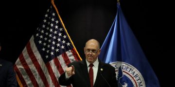 4일 미네소타주 세인트 폴에서 기자회견 하는 톰 호먼. [로이터]