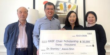 (왼쪽부터) 이영진 재무이사, 신준호 이사, 김명미 이사, 이조엔 회장.