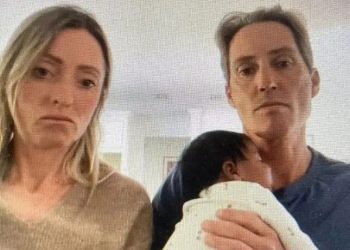 미국의 한 백인 부부가 난임 클리닉 측의 과실로 흑인 아기를 출산했다며 소송을 제기했다. 사진 뉴욕포스트 캡처