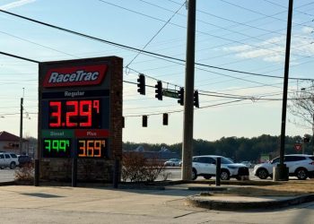 3월 2일 둘루스 플레전트힐 선상 레이스트랙 주유소. 지난주 갤러당 2달러대를 유지하던 휘발유 가격이 3달러를 넘어섰다. 윤지아 기자.