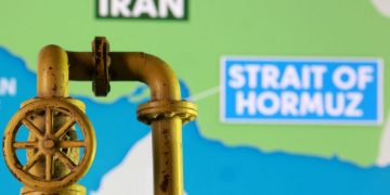 아야톨라 세예드 모즈타바 하메네이가 호르무즈 해협 봉쇄를 포함해 미국·이스라엘을 향해 초강경 대응을 선언하면서 12일 국제유가가 다시 급등했다. [로이터]