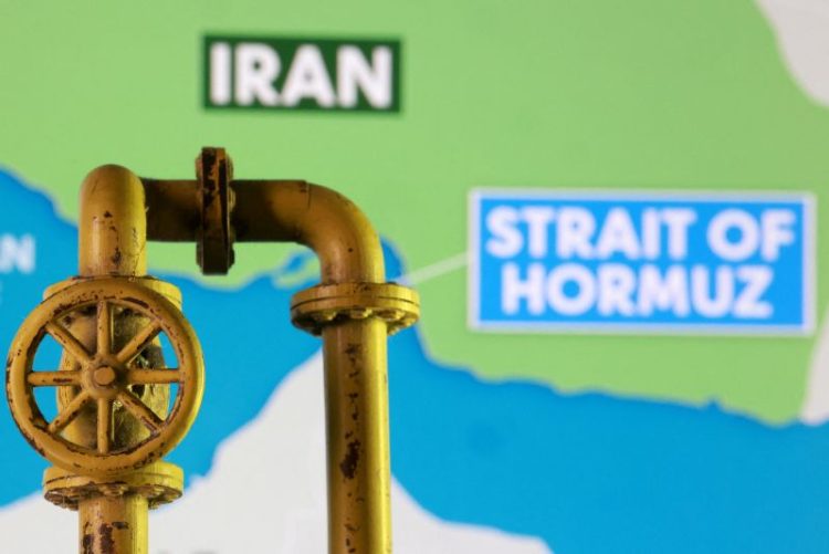 아야톨라 세예드 모즈타바 하메네이가 호르무즈 해협 봉쇄를 포함해 미국·이스라엘을 향해 초강경 대응을 선언하면서 12일 국제유가가 다시 급등했다. [로이터]