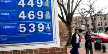 2026년 3월 8일, 워싱턴 D.C. 캐피톨 힐의 한 주유소에 갤러당 가격이 4.49달러로 표시되어 있다. [로이터]