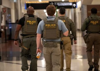 3월 24일 애틀랜타공항에 파견된 ICE 요원들. [로이터]