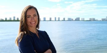 24일 미국 플로리다주 87선거구 하원의원 보궐선거에서 당선된 에밀리 그레고리 민주당 후보. AP=연합뉴스