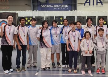 조지아 스테이트 경기 후 88양궁 소속 선수들이 메달을 목에 걸고 기념사진을 찍었다.