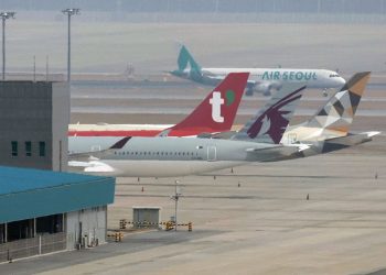 미국과 이스라엘의 이란 공습과 이에 맞선 이란의 보복으로 중동 하늘길이 사실상 마비된 가운데 5일 인천국제공항에 카타르 항공 여객기가 계류돼 있다. 뉴스1