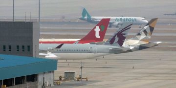 미국과 이스라엘의 이란 공습과 이에 맞선 이란의 보복으로 중동 하늘길이 사실상 마비된 가운데 5일 인천국제공항에 카타르 항공 여객기가 계류돼 있다. 뉴스1