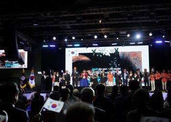 지난 1일 조지아주 둘루스 콜로세움에서 열린 애틀랜타 한인회 주최 3·1절 기념식. 가운데 한복을 입은 사람이 손하나 고려사람 인 아메리카 대표다. 장채원 기자