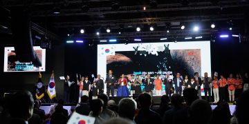 지난 1일 조지아주 둘루스 콜로세움에서 열린 애틀랜타 한인회 주최 3·1절 기념식. 가운데 한복을 입은 사람이 손하나 고려사람 인 아메리카 대표다. 장채원 기자