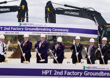 6일 HPT 몽고메리 제2공장 기공식에서 참석자들이 시삽을 하고 있다.  