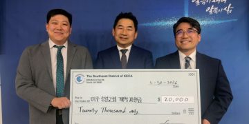 (왼쪽부터) 윤현 목사(파트리아 성결교회), 조규영 장로, 장석열 전도사(그린빌 벧엘교회).