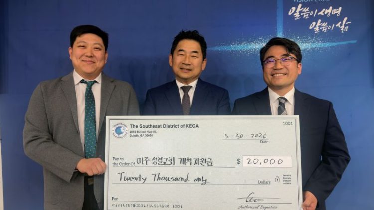 (왼쪽부터) 윤현 목사(파트리아 성결교회), 조규영 장로, 장석열 전도사(그린빌 벧엘교회).