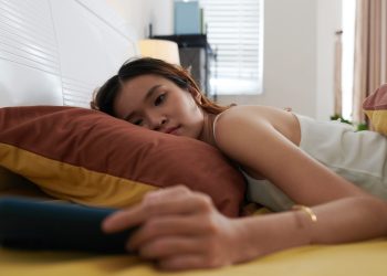 Z세대(1997~2006년생)가 다른 세대보다 외로움을 더 크게 느끼는 것으로 조사됐다. [출처 셔터스톡]