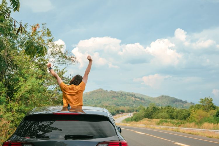 보안검색 대기 시간이 길어지면서 항공편 이용도 내키지 않는다. 가능한 운전비용을 절약하는게 최선이다. [출처 셔터스톡]